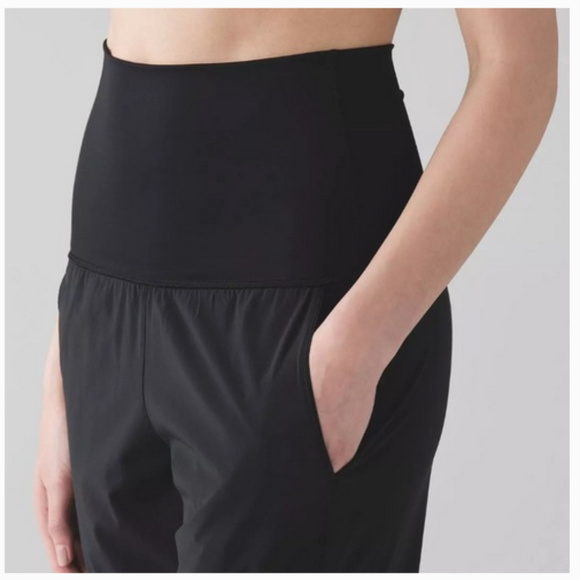 *sold*Lululemon Om Capri Joggers Size 4 - Picture 2 of 7